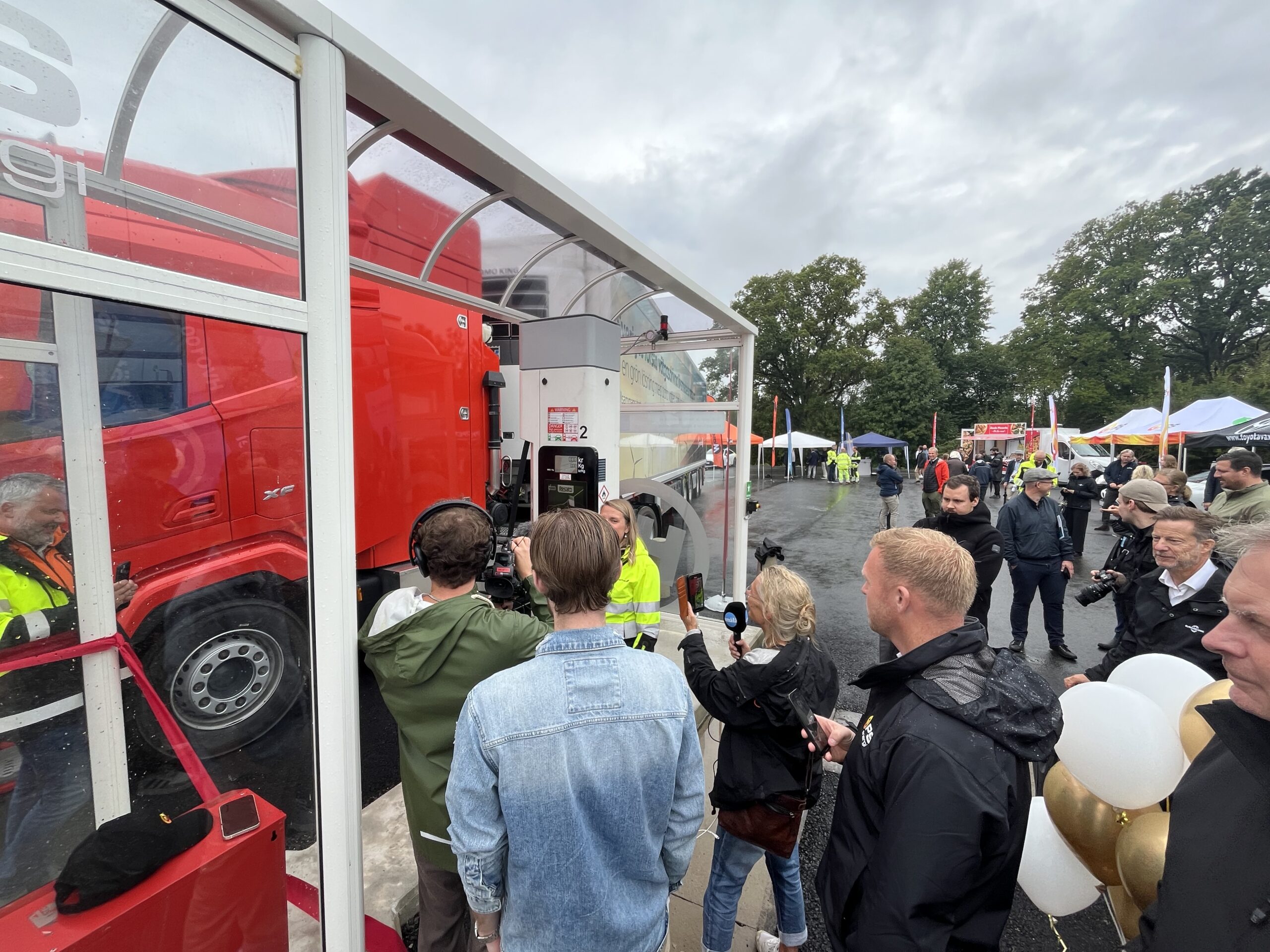 Infrastrukturen för vätgasdrivna transporter växer. Nu invigs PS Energis vätgastankstationer i Ljungby och Oskarshamn.-img